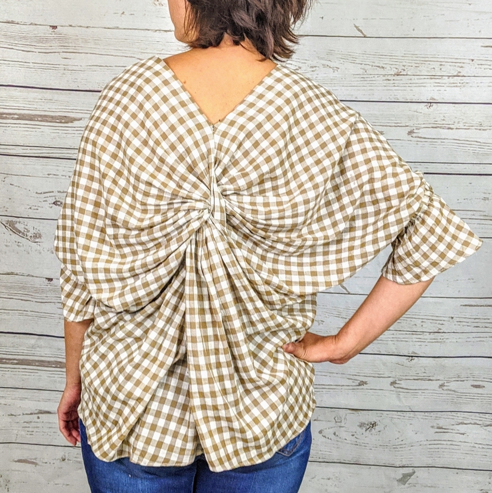NWT ~ MELLO DAY Twist Tie Back Top